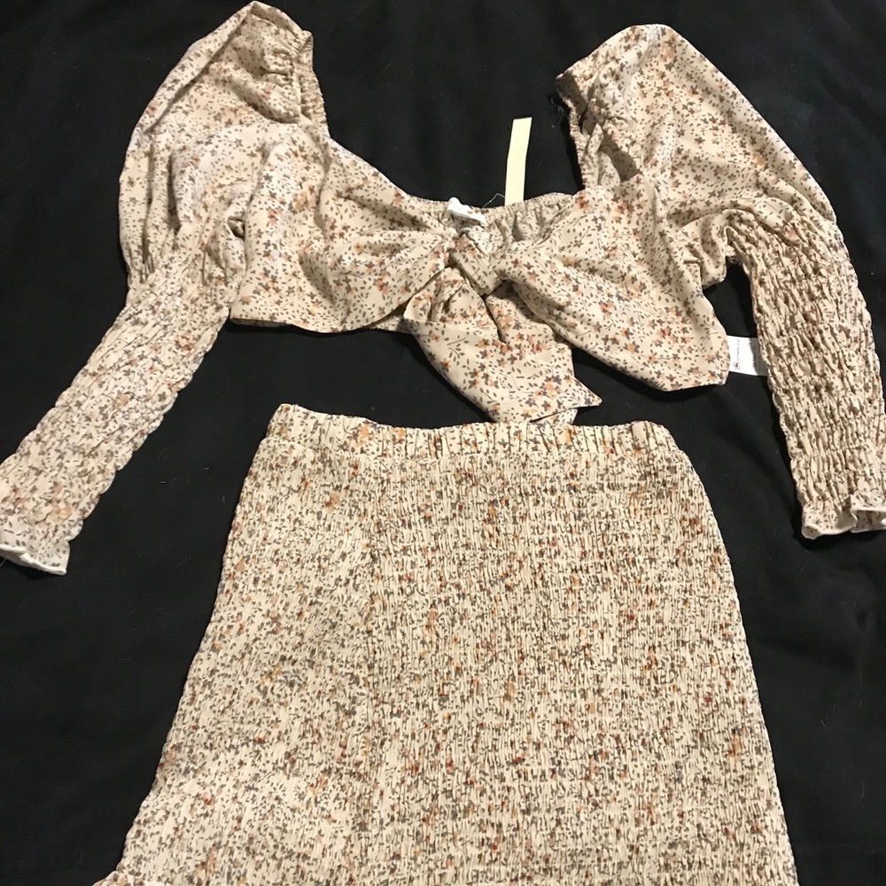Woman’s/girls matching skirt & top (small) TRENDY!